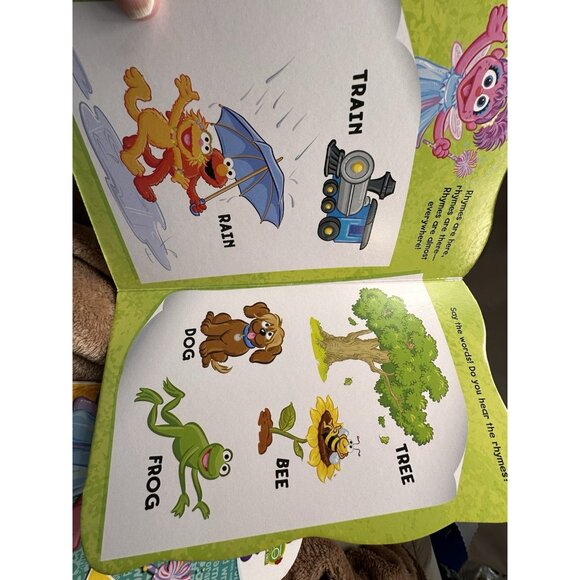 Abby's First Book of Rhymes Shapes Board Books Sesame Street Out Of Print 2014 - Picture 16 of 16